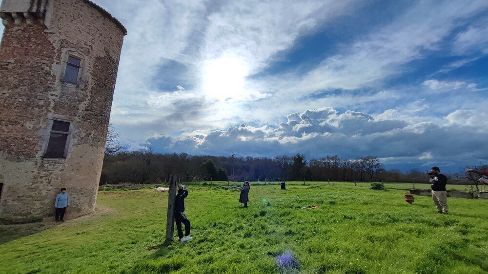 Répétitions en extérieur devant le château